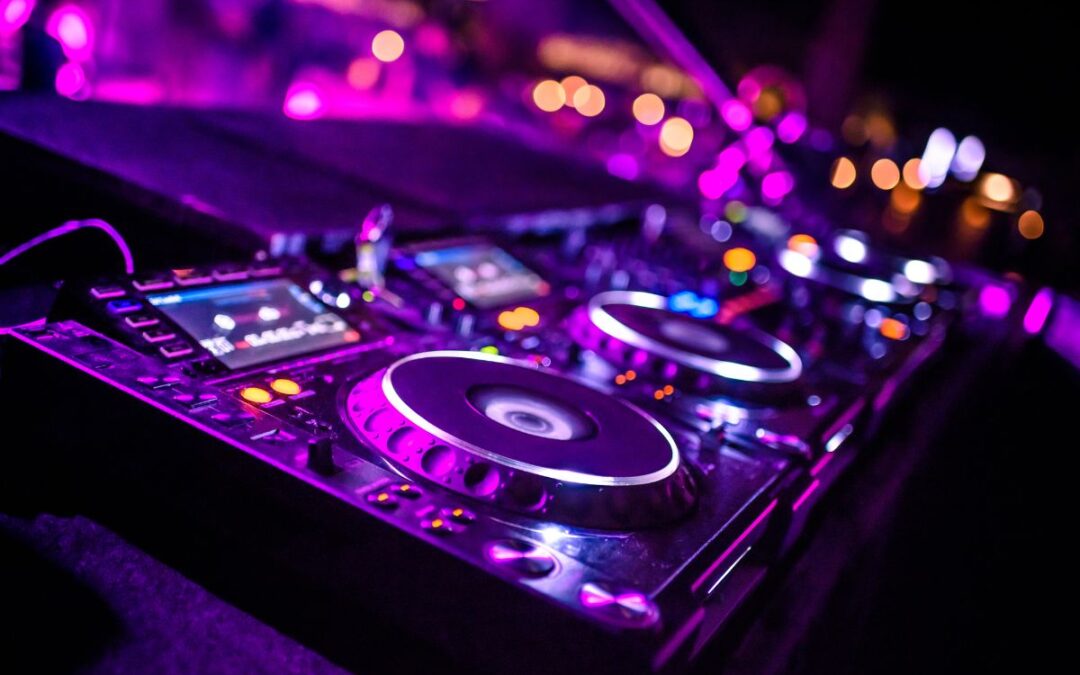 How much does it cost to hire a wedding DJ?